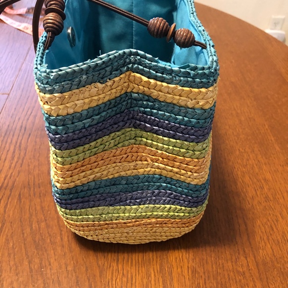 Wheat Straw Striped Summer Bucket Bag with Leather Straps - Picture 8 of 16